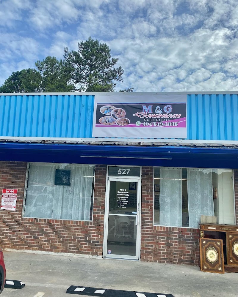 Detailed nail art design at M & G Dominican Nails Studio