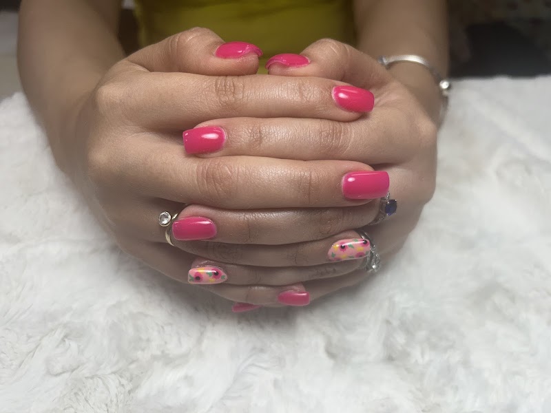 Stunning acrylic nail set with custom design